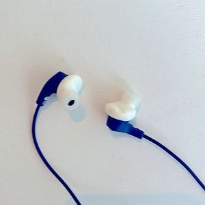 Sale JBL bud earphone with buds in blue and white with clip headphones